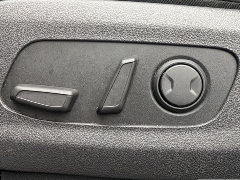 Used 2024 Kia Carnival LX image 22