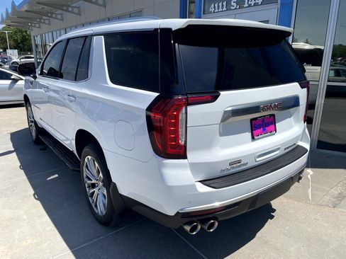 Used 2022 GMC Yukon Denali w/ Advanced Technology Package AWD/4WD image 2