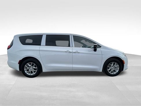 New 2026 Chrysler Voyager LX FWD image 17