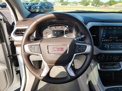 Used 2023 GMC Acadia SLT image 16