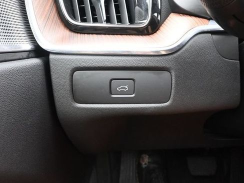 Used 2023 Volvo XC60 B5 Ultimate w/ Climate Package AWD/4WD image 28