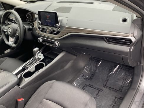 Used 2024 Nissan Altima 2.5 SV image 10