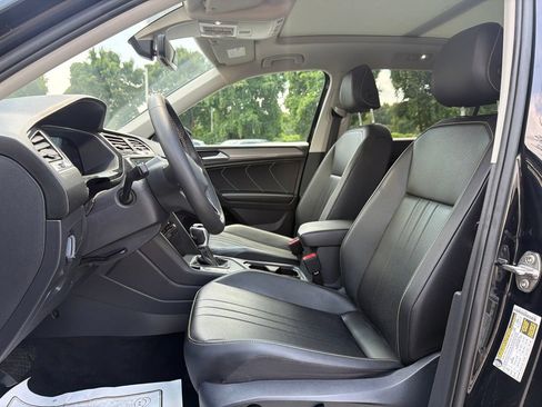 Used 2023 Volkswagen Tiguan SE w/ Panoramic Sunroof Package FWD image 12