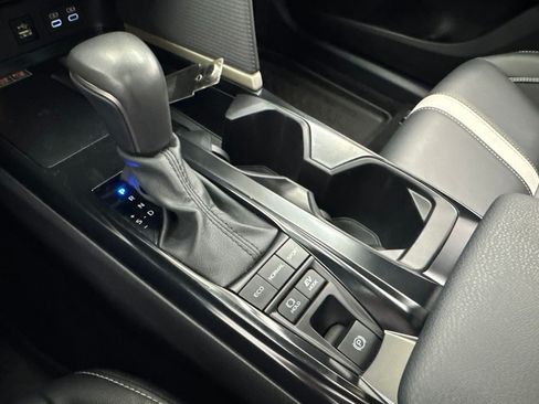 Used 2025 Toyota Camry SE w/ Convenience Package FWD image 28