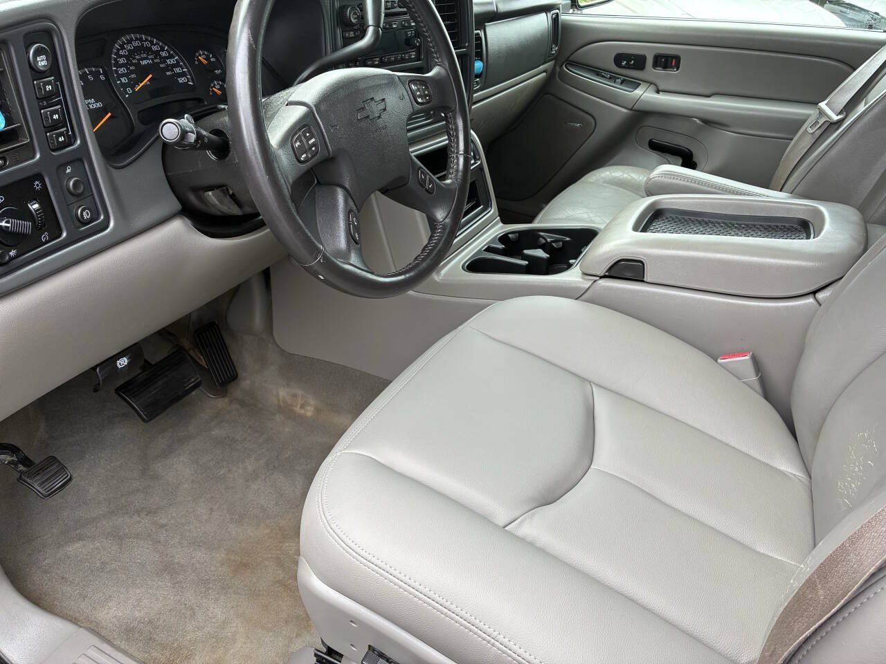 Used 2005 Chevrolet Avalanche Z71 w/ Preferred Equipment Group AWD/4WD image 15
