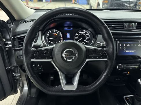 Used 2020 Nissan Rogue SV image 18