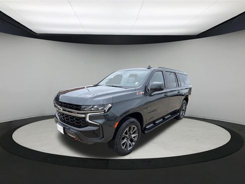 Used 2022 Chevrolet Suburban Z71 w/ Z71 Off-Road Package AWD/4WD image 3