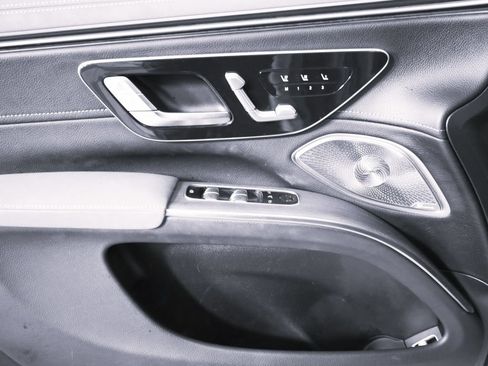 Used 2023 Mercedes-Benz EQS 580 4MATIC SUV image 9