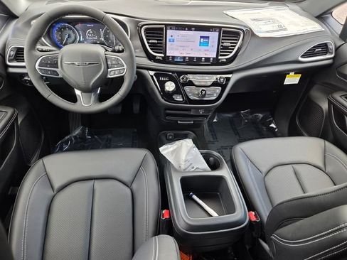 New 2026 Chrysler Pacifica Select image 8