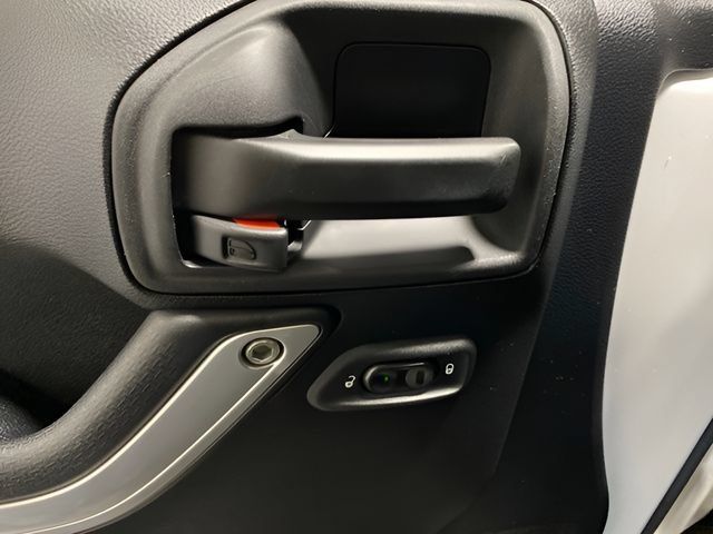 Used 2015 Jeep Wrangler Unlimited Rubicon AWD/4WD image 9