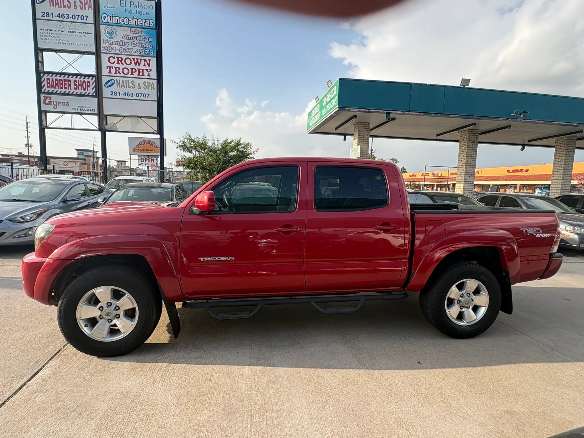 Used 2011 Toyota Tacoma PreRunner w/ TRD Sport Pkg RWD image 2