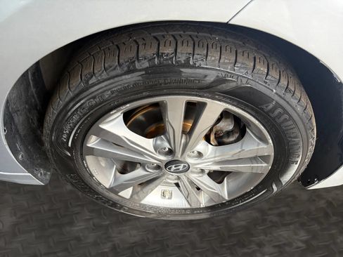 Used 2018 Hyundai Elantra Value Edition w/ Cargo Package FWD image 39