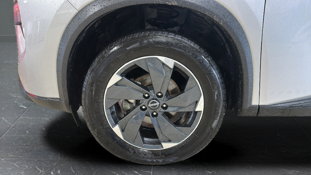 Certified 2024 Nissan Rogue SV AWD/4WD image 29
