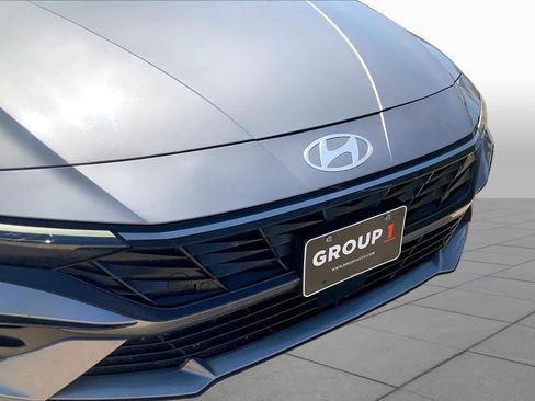 Used 2025 Hyundai Elantra SEL FWD image 36