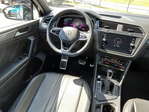 Certified 2023 Volkswagen Tiguan SE R-Line FWD image 9
