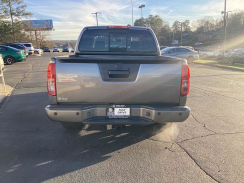 Used 2021 Nissan Frontier SV w/ Midnight Edition Floor Mats image 6