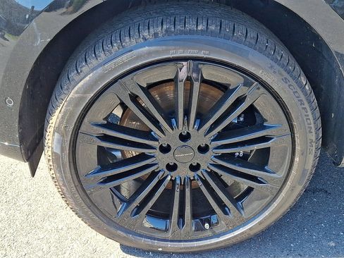 New 2026 Land Rover Range Rover Long Wheelbase SE image 6