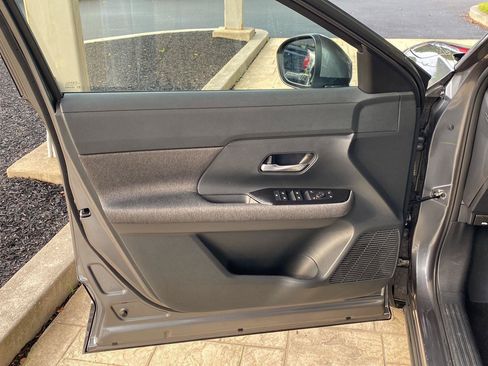 Certified 2025 Nissan Kicks SV AWD/4WD image 20
