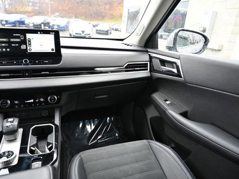 Used 2025 Mitsubishi Outlander SE image 16