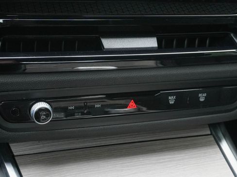 Certified 2025 BMW 330i Sedan RWD image 27
