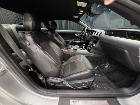 Used 2022 Ford Mustang GT Premium w/ Black Accent Package RWD image 31