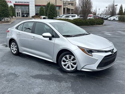 Used 2025 Toyota Corolla LE image 2