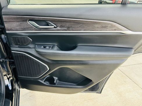 Used 2022 Jeep Grand Cherokee L Limited image 35