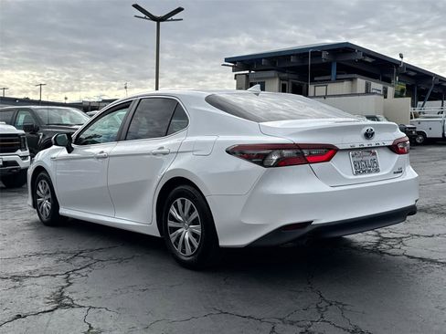 Used 2021 Toyota Camry LE image 10