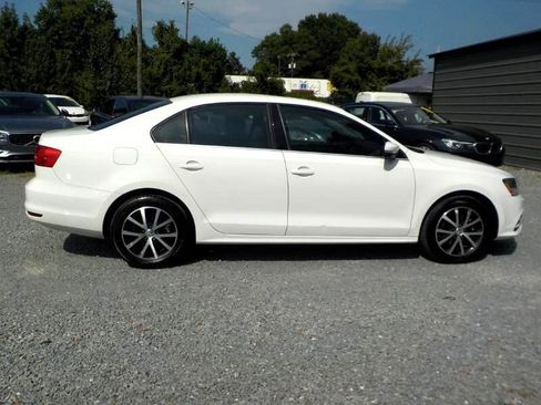 Used 2018 Volkswagen Jetta SE image 6