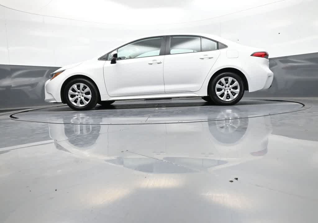 Used 2026 Toyota Corolla LE FWD image 31