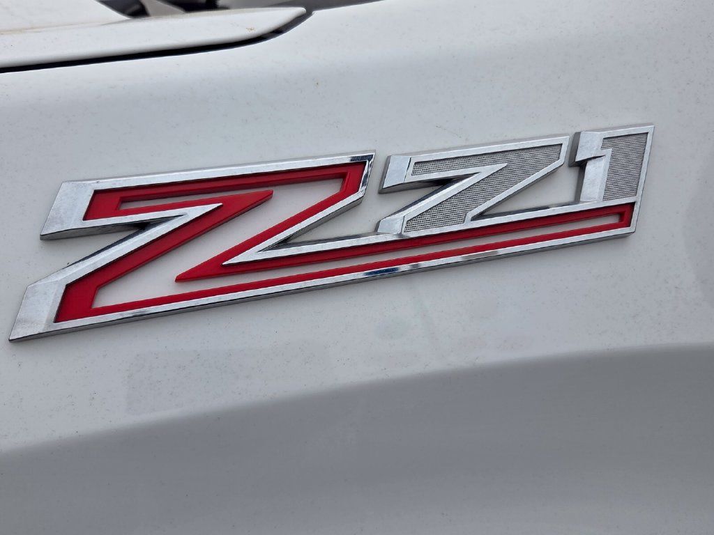 Used 2025 Chevrolet Silverado 1500 LT AWD/4WD image 3