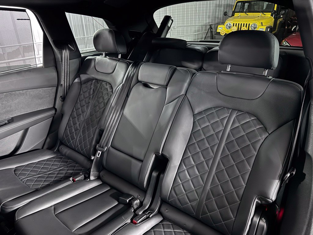 Used 2024 Audi SQ7 Premium Plus AWD/4WD image 48