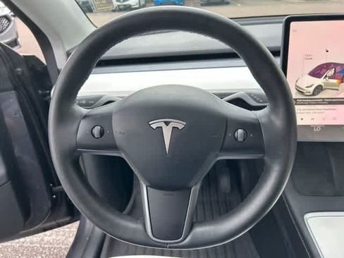 Used 2023 Tesla Model Y Long Range AWD/4WD image 17