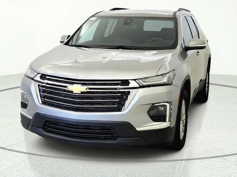 Used 2023 Chevrolet Traverse LT FWD image 3