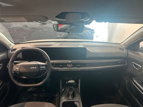 Used 2025 Kia K4 LXS image 33