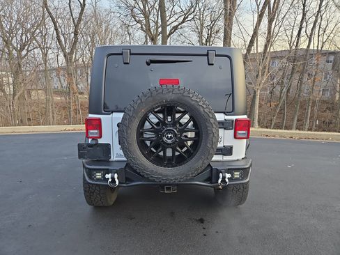 Used 2017 Jeep Wrangler Willys Wheeler image 8