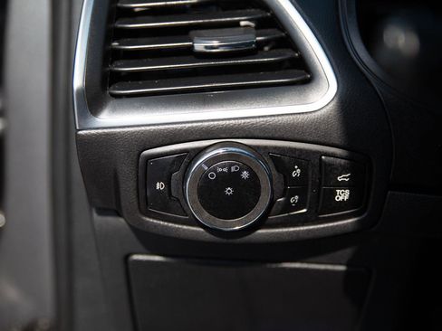 Used 2024 Ford Edge Titanium image 18