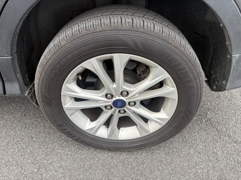 Used 2017 Ford Escape SE AWD/4WD image 5