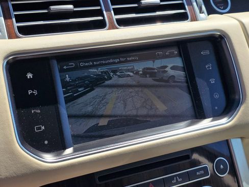 Used 2016 Land Rover Range Rover HSE image 32