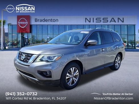 Used 2020 Nissan Pathfinder SV FWD image 1