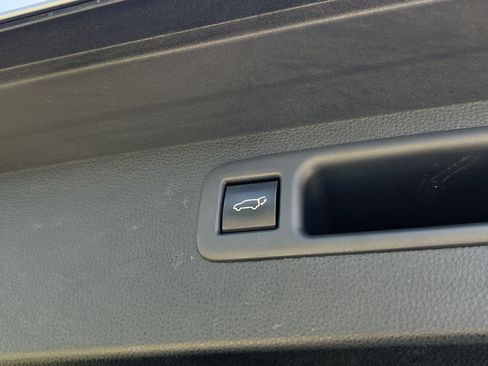 Used 2021 Toyota Highlander XLE FWD image 26