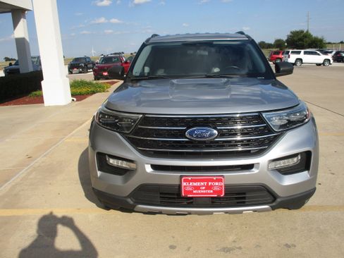 Used 2020 Ford Explorer XLT w/ Equipment Group 202A image 10