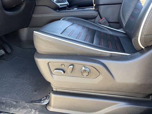 Certified 2025 GMC Yukon AT4 Ultimate AWD/4WD image 22