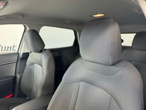 Used 2024 Kia Sportage LX image 3