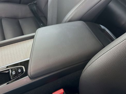 Used 2025 Volvo XC60 B5 Plus image 18