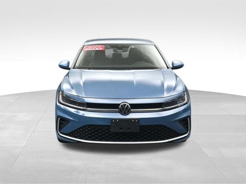 Used 2025 Volkswagen Jetta SE FWD image 8