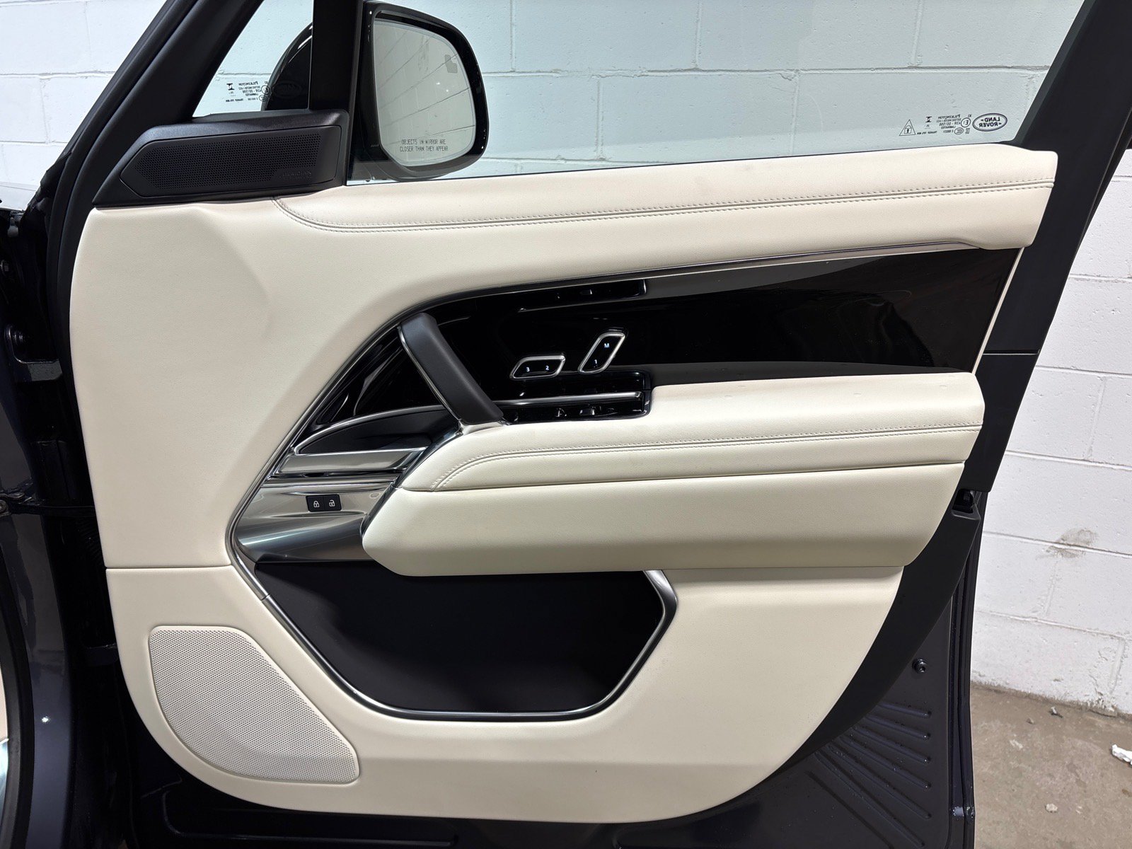 New 2026 Land Rover Range Rover SE AWD/4WD image 33
