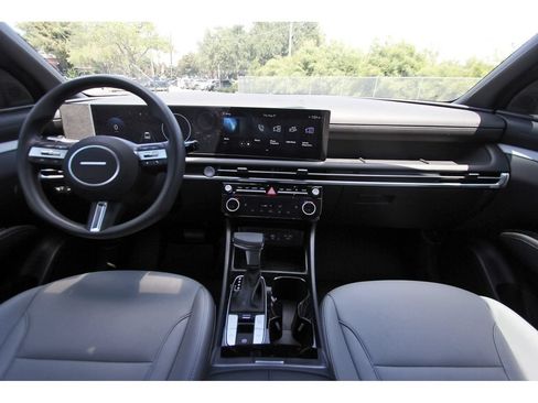 Certified 2025 Hyundai Santa Cruz SEL FWD image 10