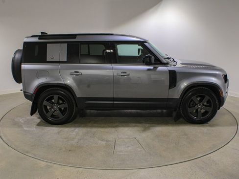 Used 2024 Land Rover Defender 110 S image 6