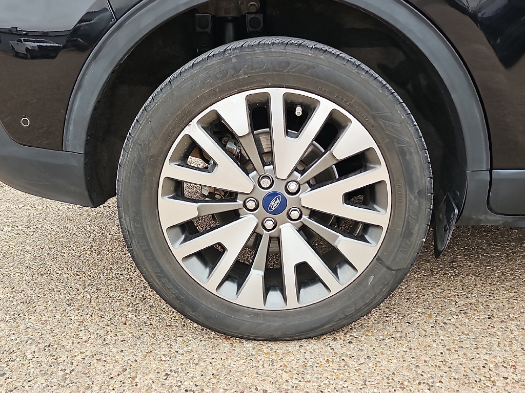 Used 2021 Ford Escape Titanium w/ Class II Trailer Tow Package AWD/4WD image 13